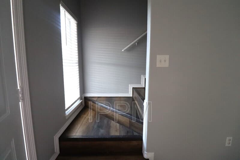 Alton Condo: 809 S Michigan