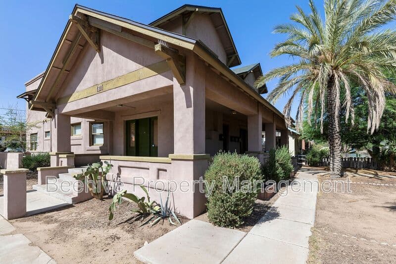 Phoenix House: 1301 W Monroe St