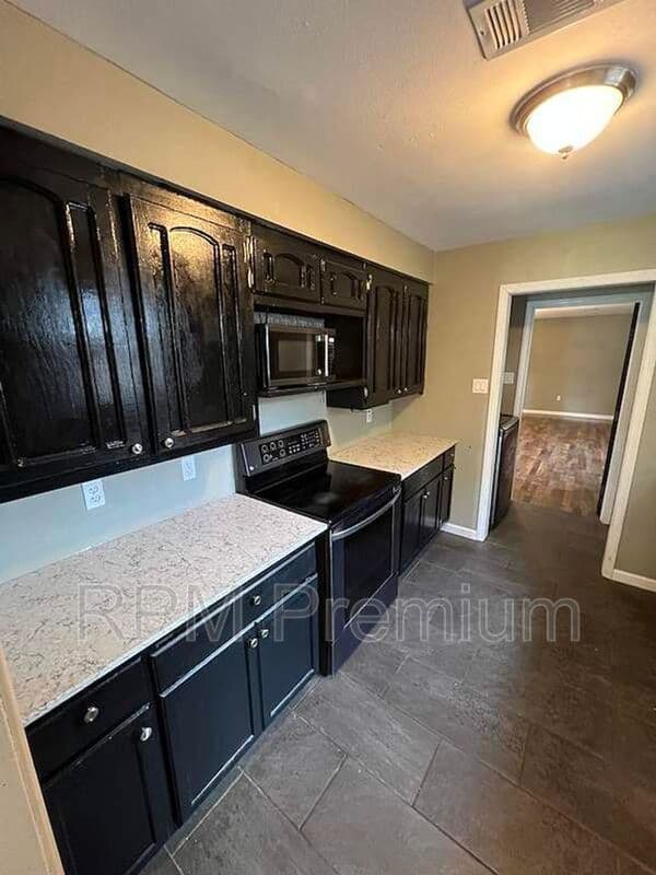 Denham Springs House: 8725 Fairoaks St
