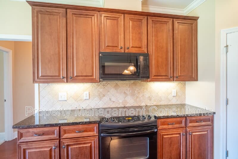 Madison House: 178 Sarah Jane Dr