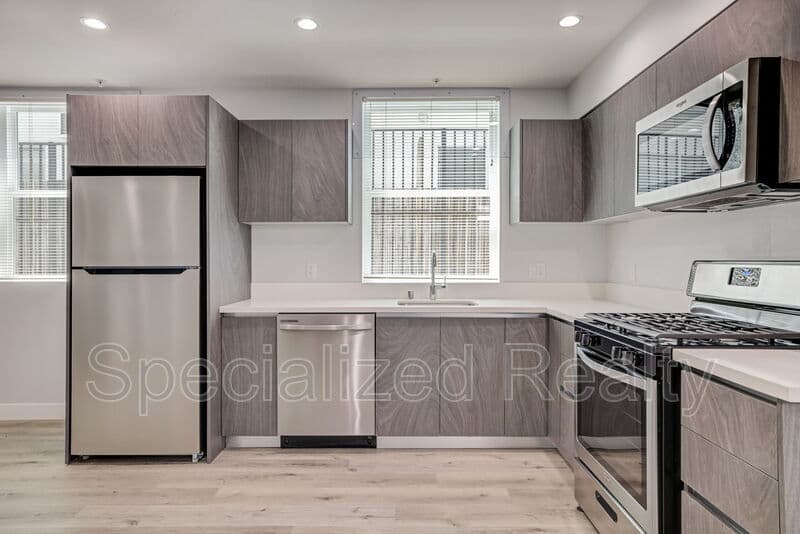 Los Angeles Condo: 5068 Romaine Street