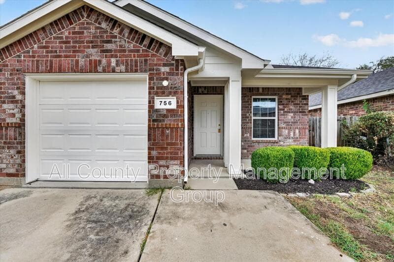 Fort Worth House: 756 River Garden Drive