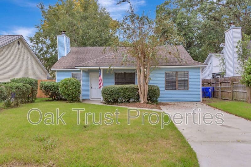 Charleston House: 1755 River Front Drive