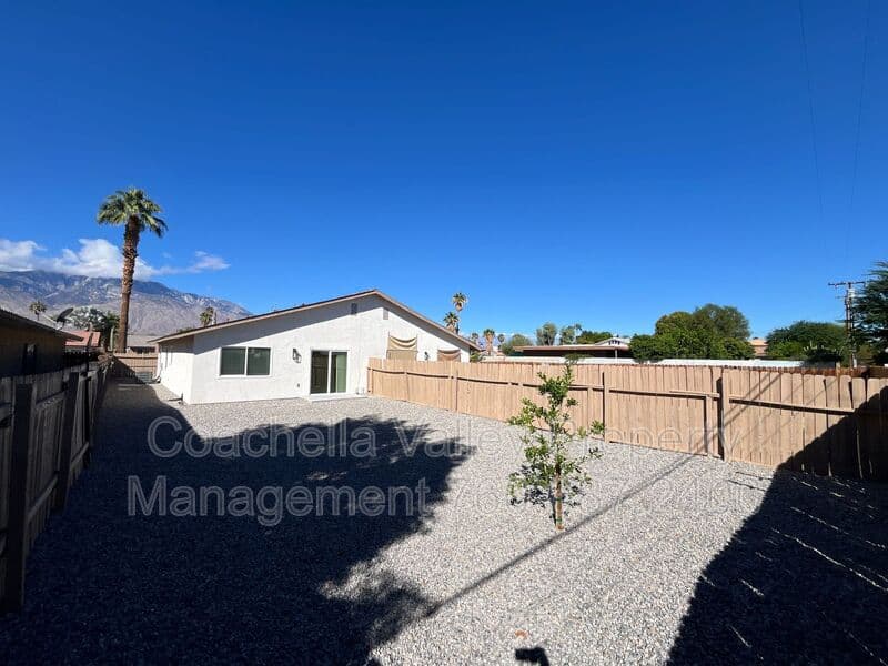 Cathedral City House: 32610 Pueblo Trl
