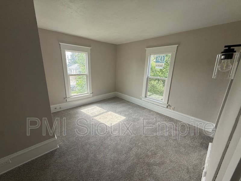 Sioux Falls House: 918 w 10th st