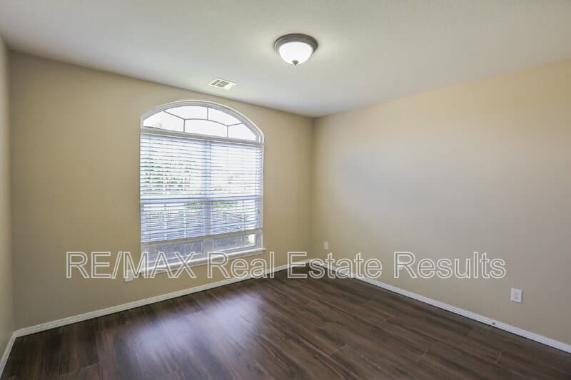 Centerton House: 1071 Evergreen St