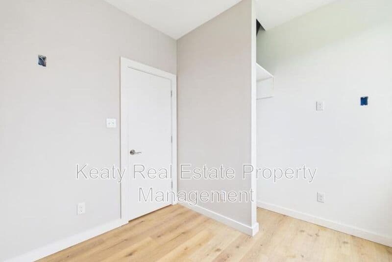 Lafayette House: 1120S Washington Street - Unit 201