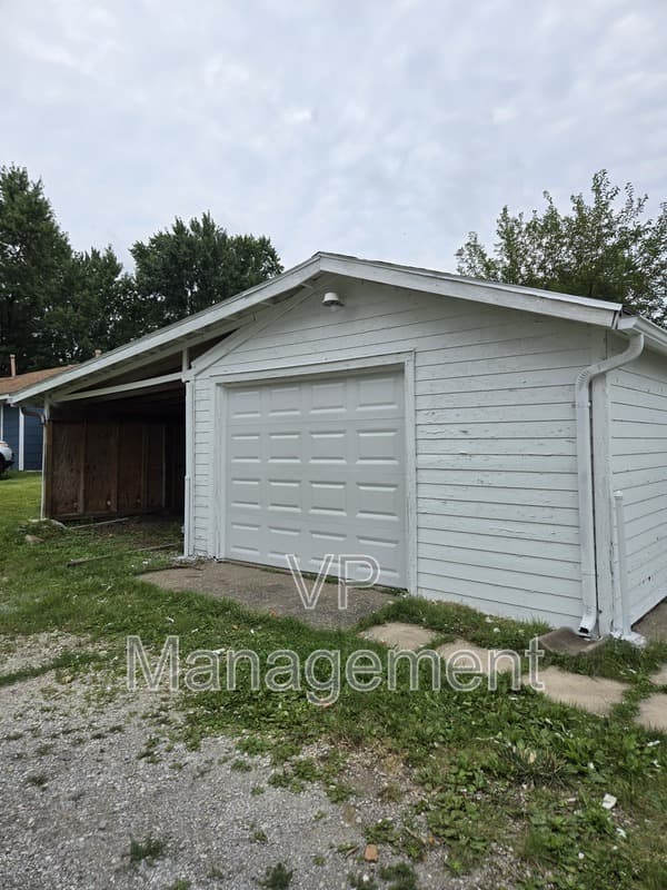Davenport House: 7425 Oak St