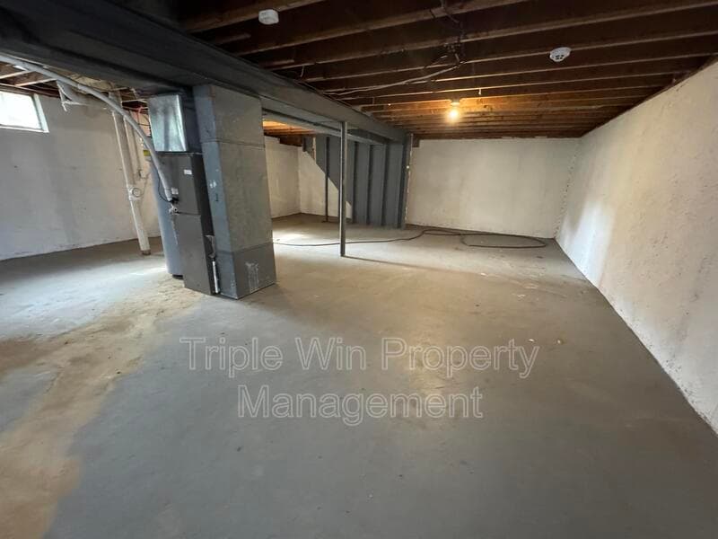 Saint Louis House: 1372 Farmview Ave