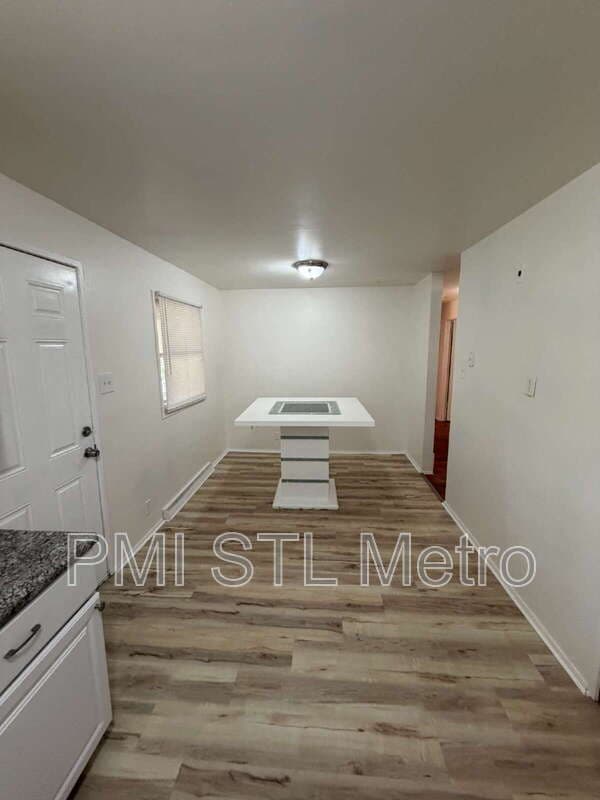 St. Louis House: 9319 Clarion Dr