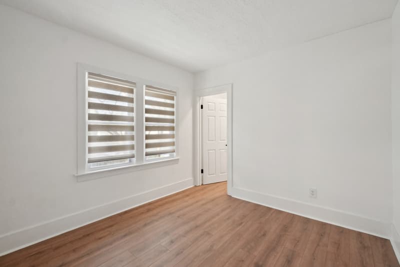Royal Oak House: 214 West Twelve Mile Road