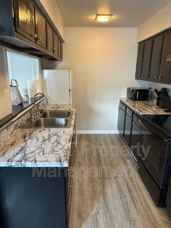 Lisbon Condo: 145 East Main Street - 7