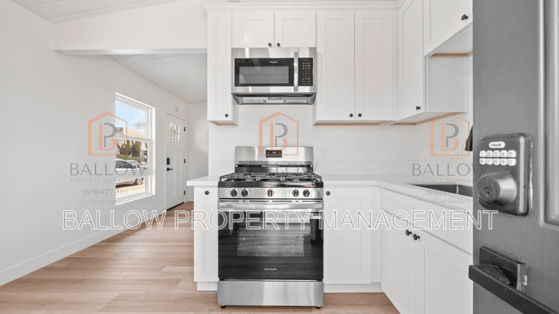 San Diego House: 4880-82 Cole Street