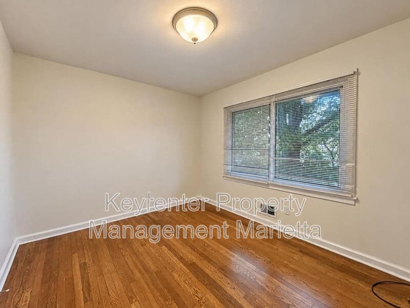 Smyrna House: 3230 Lamar Cir SE