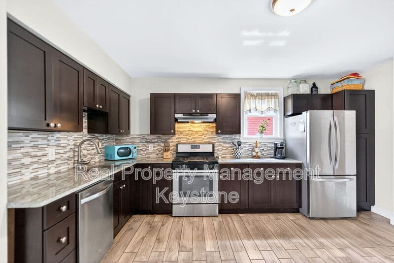 Pittsburgh House: 2835 Edwards Way