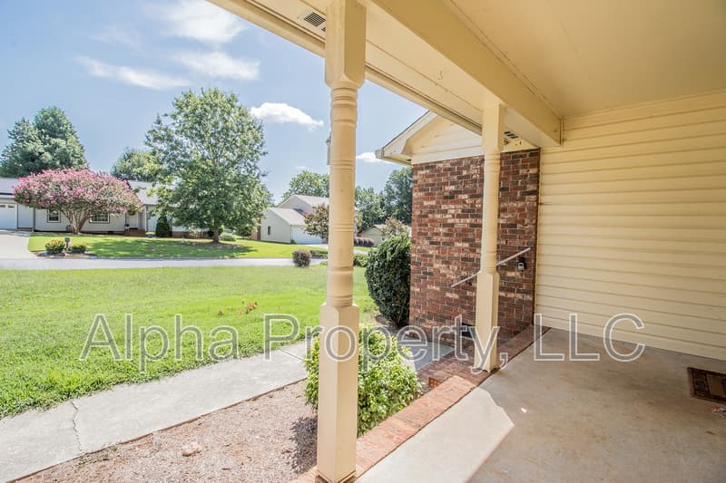 Greer House: 102 Ticonderoga Drive