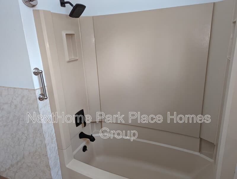 Midland House: 5514 Countryside Drive