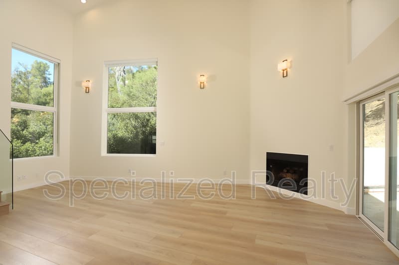 Los Angeles House: 1827 Hill Drive