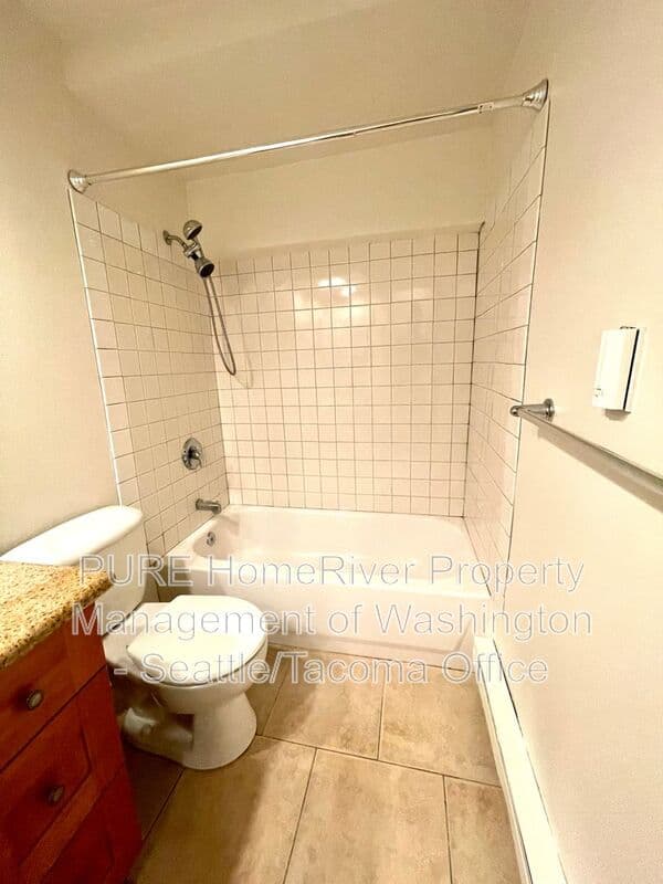 Seattle Condo: 3047 SW Avalon Way