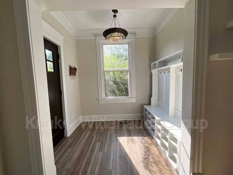 Belleville House: 7 Signal Hill Blvd