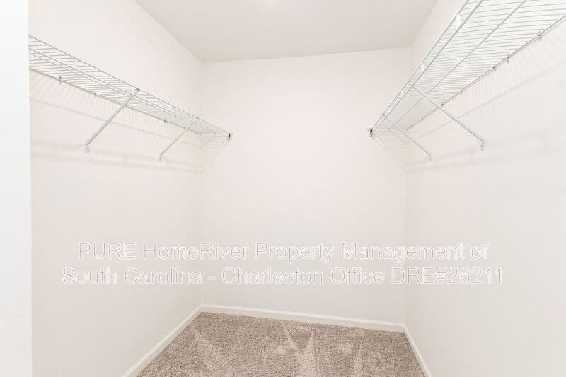 Summerville House: 1305 Scarlett Maple St