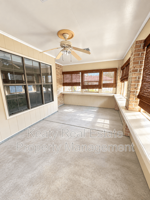 Lafayette House: 102 Crocus Lane