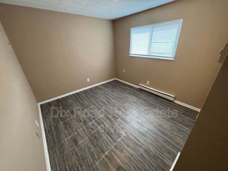 Trenton House: 410 Mars Rd