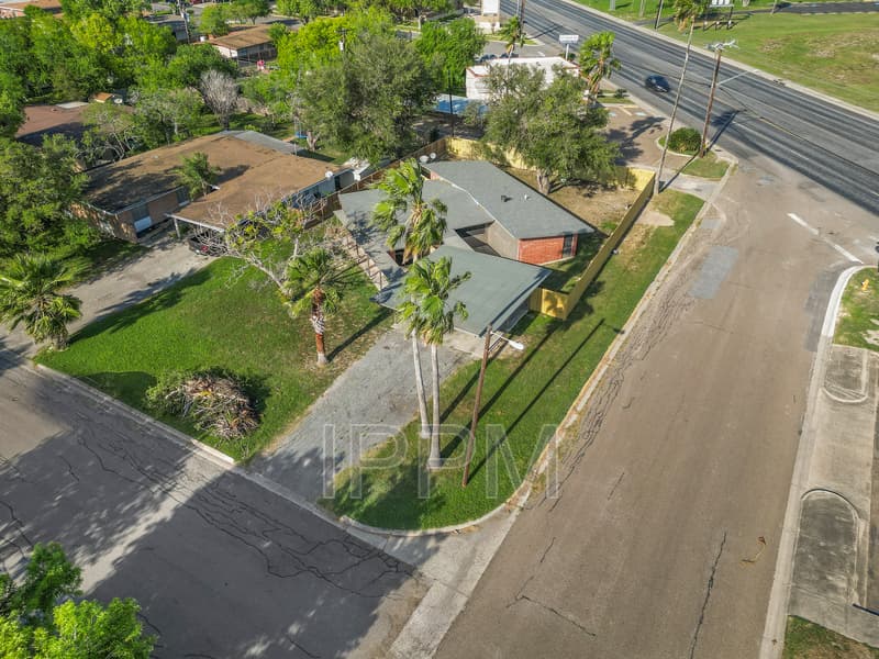 Harlingen House: 1651 Hamilton