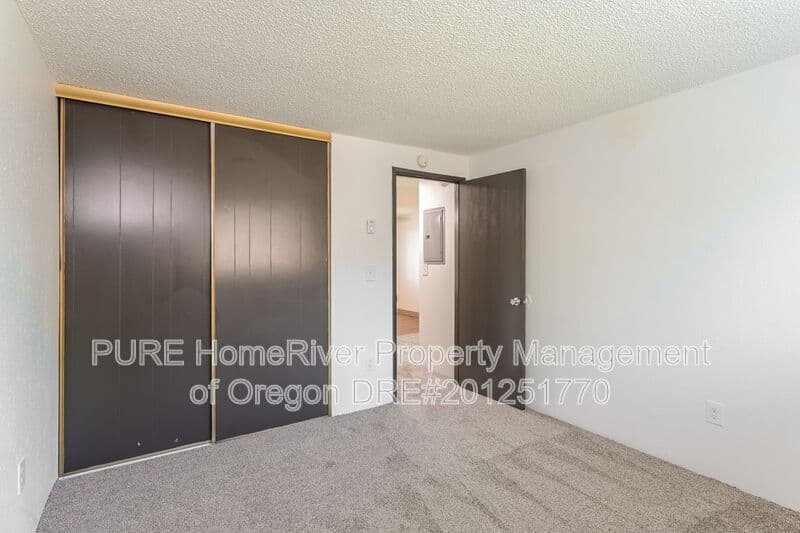 Portland Apartment: 14124-14212 NE Sandy Blvd