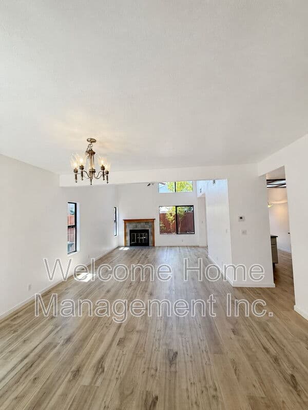 Fremont House: 34769 Comstock Common