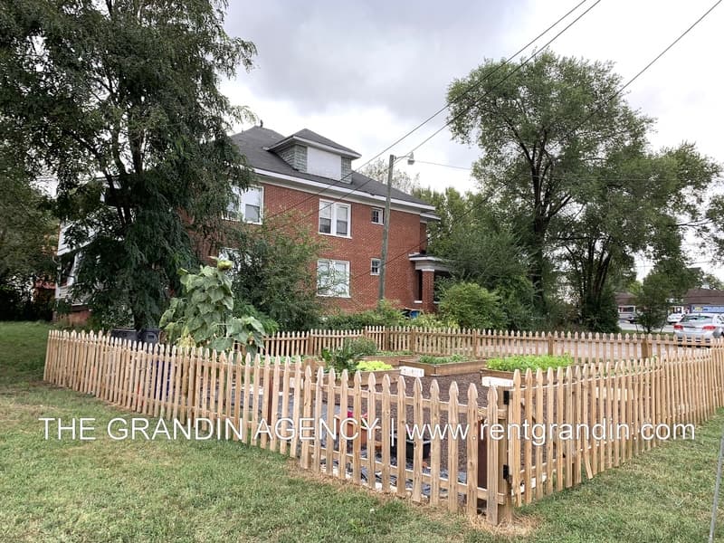 Roanoke House: 1306 Patterson Avenue Southwest