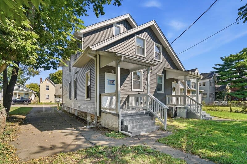 Columbus Condo: 871 Bellows Ave