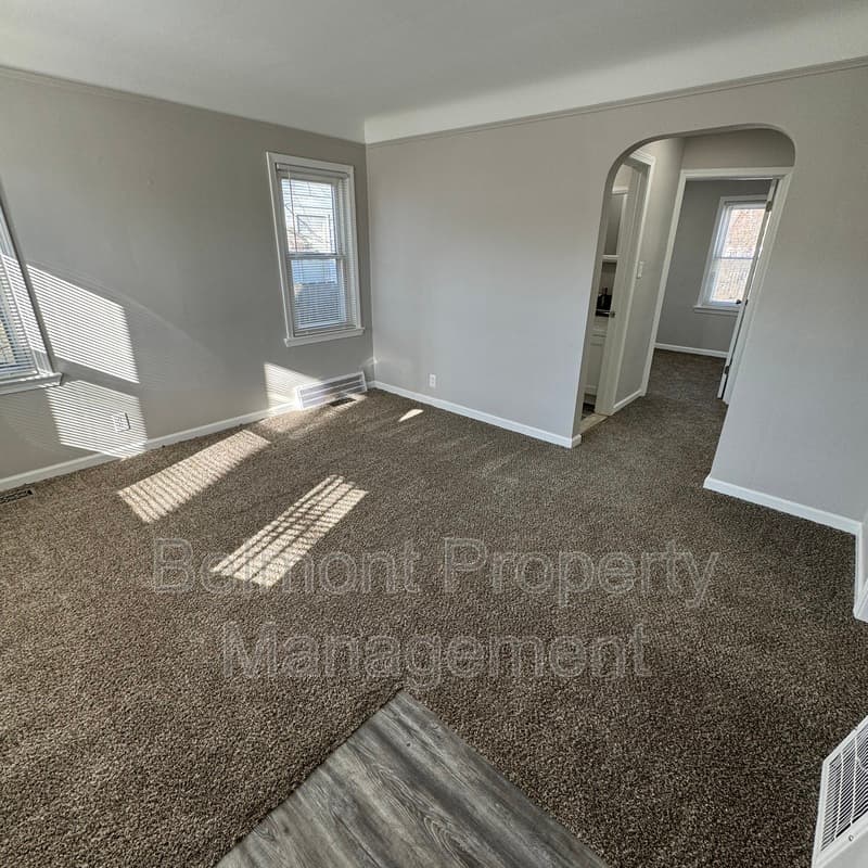 Harper Woods House: 19757 Elkhart
