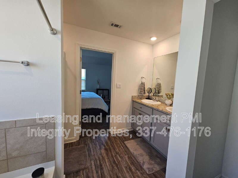Zachary House: 727 LAMBOT AVE