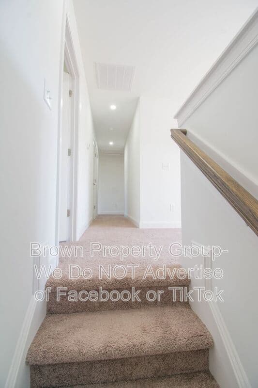 Raeford House: 157 Easy St