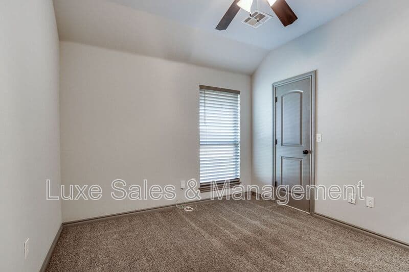 Edmond House: 6133 Oxnard St
