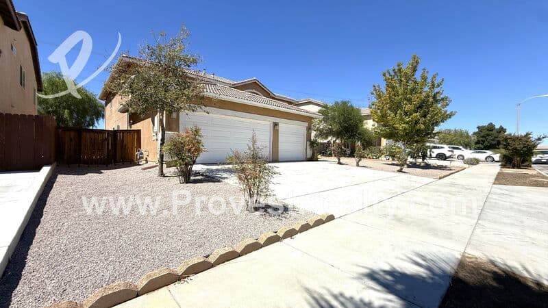 Hesperia House: 9172 Ocotillo Ave