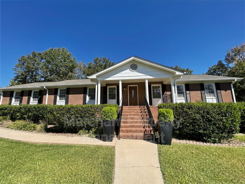 Travelers Rest House: 16 Farmington Trail