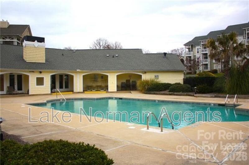 Cornelius Condo: 18817 Nautical Drive