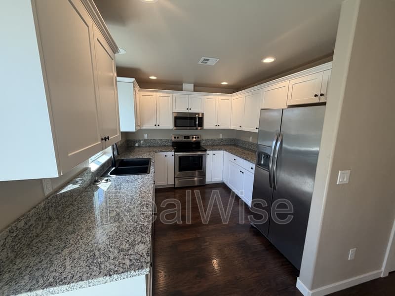 Grants Pass Condo: 124 SW Jenn Way
