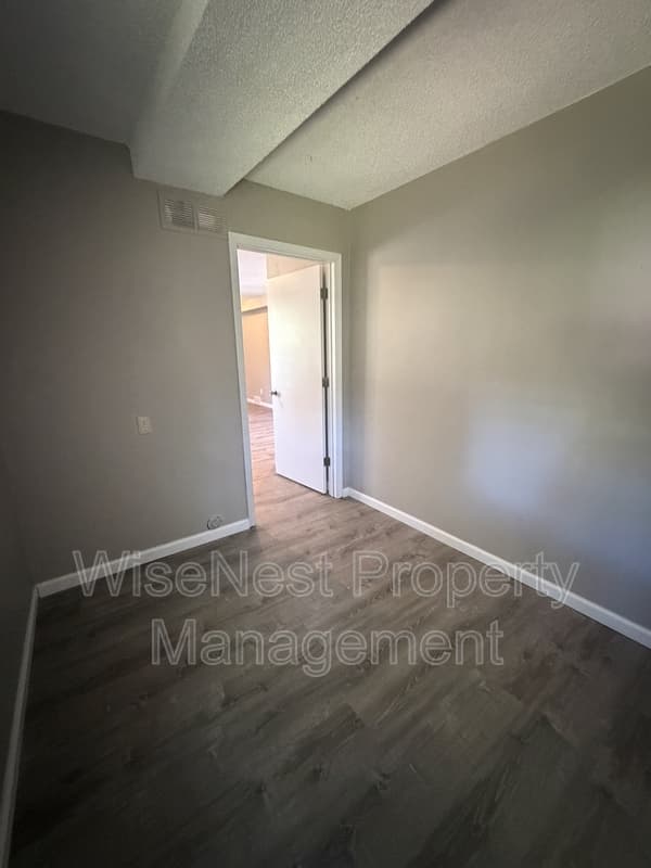 Shawnee House: 11914 West 49th Place