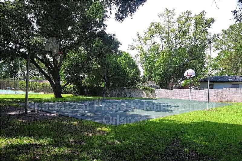 Altamonte Springs Townhome: 685 Scarlet Oak Cir