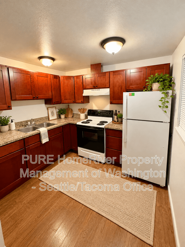 Lakewood House: 15501 Grant Ave SW
