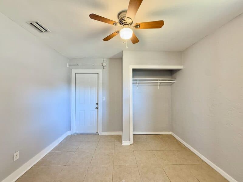 St. Petersburg House: 6943 Buhrley Terrace North