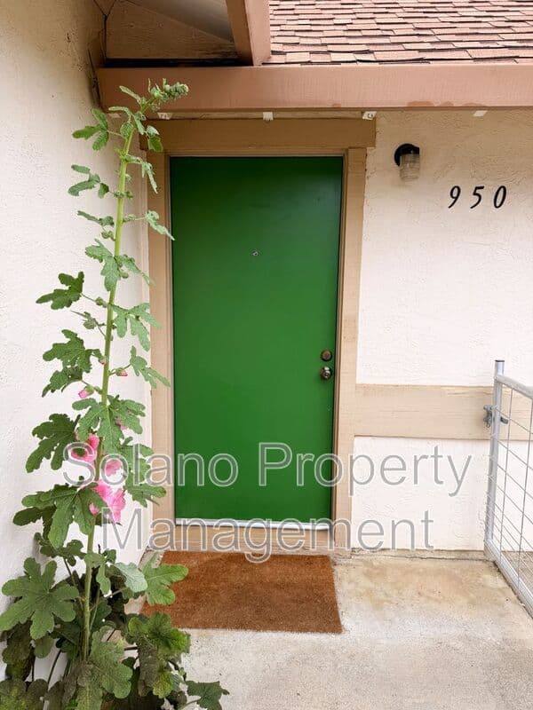 Dixon House: 950 Pembroke Way