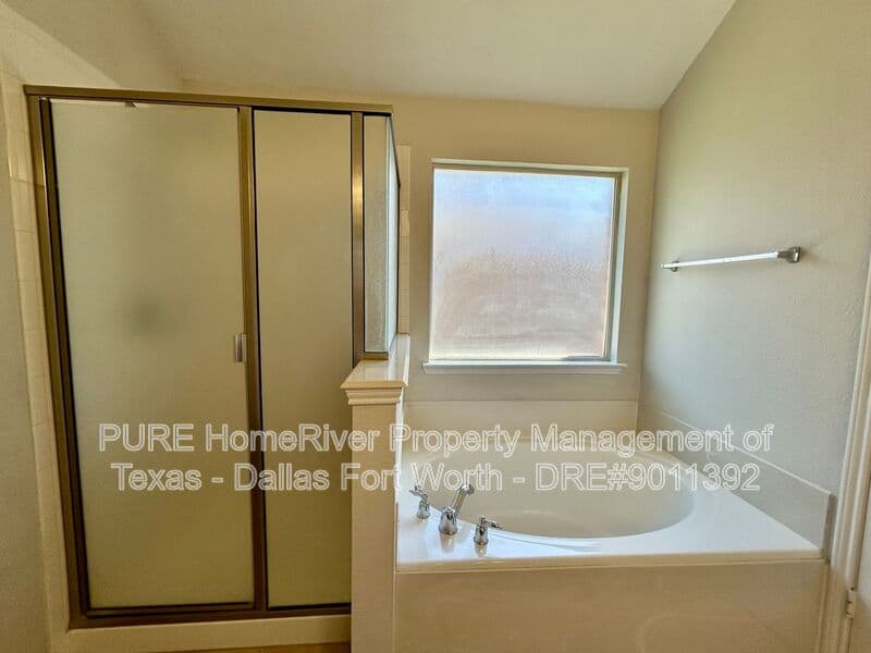 Fort Worth House: 321 Fossil Bridge Drive