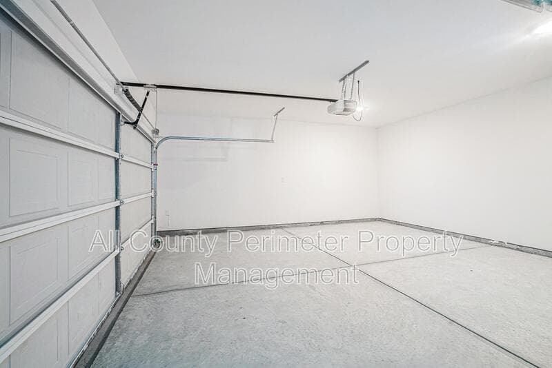 Loganville House: 607 Silver Moon Drive