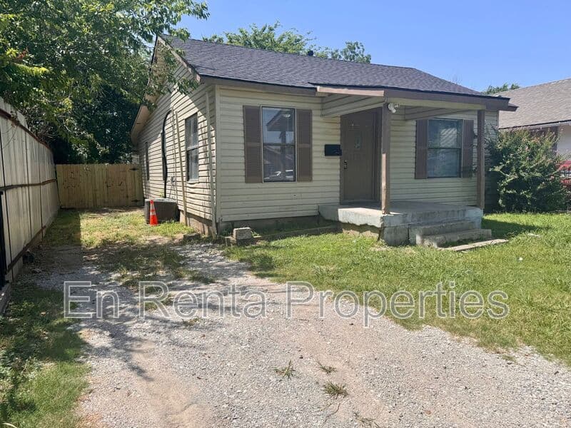 Fort Worth House: 525 Hammond St.