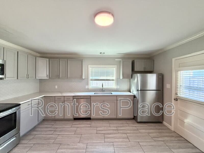 Tulsa House: 1528 1/2 S Saint Louis Ave.