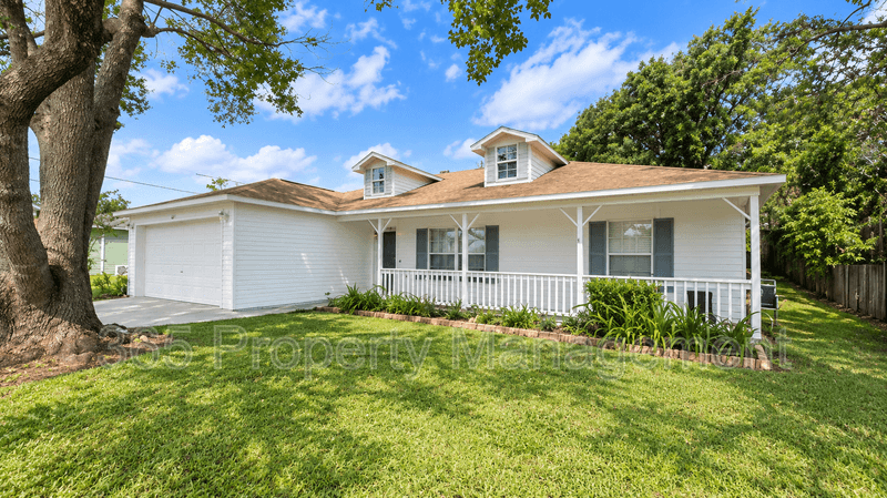 Spring Hill House: 12175 Katherwood Street